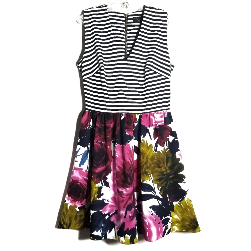 Just Taylor mixed media v neck dress